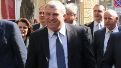  Шефовете на ДФЗ се разминаха с оставката