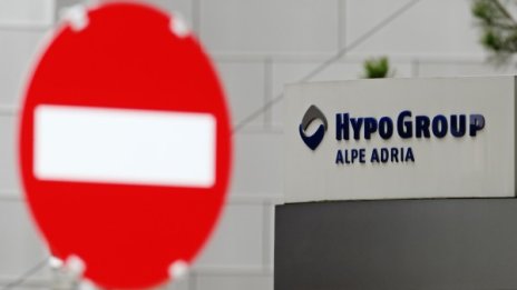 Ройтерс: Цветан Василев може да купи австрийска банка