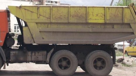 Самосвал блъсна жена на пешеходна пътека