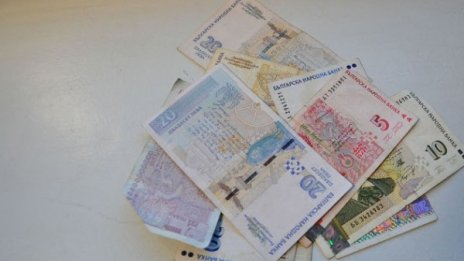 Задържаха двама полицаи от Плевен за изнудване 
