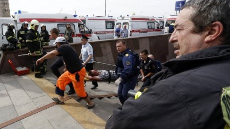 Десетки загинали и пострадали при авария в метрото в Москва 