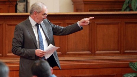 Стиснаха си ръцете: Актуализацията влиза в МС 