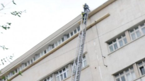 Пожар горя в сграда до ЦУМ 