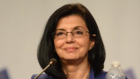 Кунева зове: Партиите да оповестят банковите си сметки