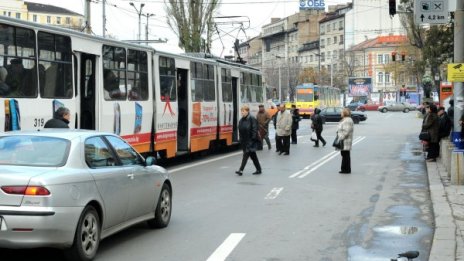Променят маршрути и спирки заради ремонта на Лъвов мост