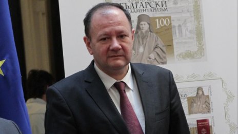 Миков описа парламента на сбогом - отворен, обграден и празен