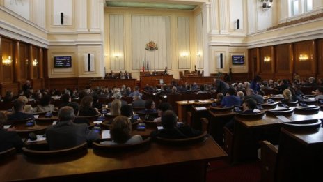 Ден първи след оставката: Има кворум в парламента