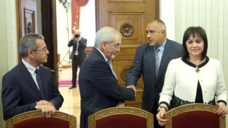 ДПС не е в коалиция с ГЕРБ, прави маневри, смята социолог 