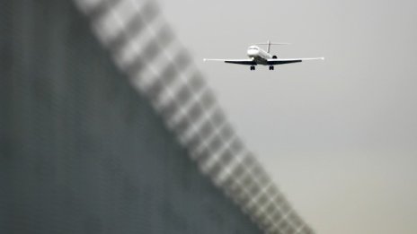 Пътник заплаши да взриви канадски самолет 