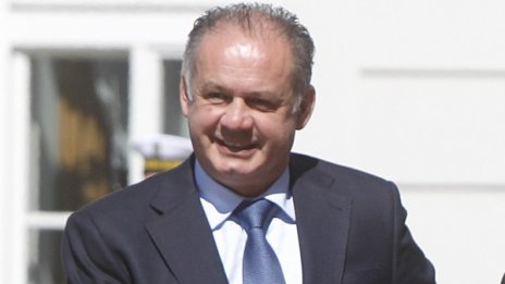 Новият словашки президент дари на бедни първaта си заплата 