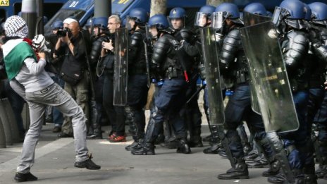 Поне 70 задържани в Париж заради пропалестински протест