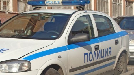 Полицаи задържаха двама мъже за изнудване 