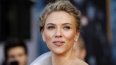 Скарлет Йохансон се връща до сътворението на света