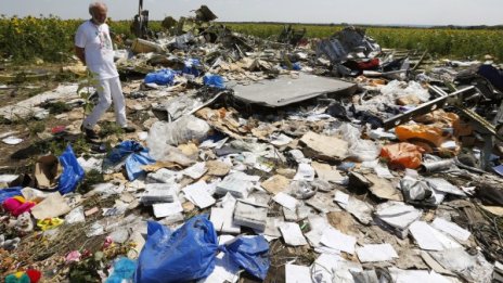 Зоната около разбилия се в Украйна Боинг е минирана