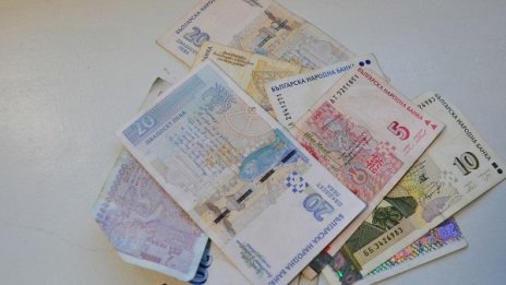 808 лв. средна заплата за 2013 г., по-малко дават на частно