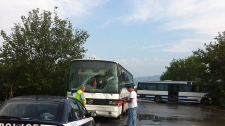 Петима ранени при ПТП с 3 автобуса в Пловдивско 