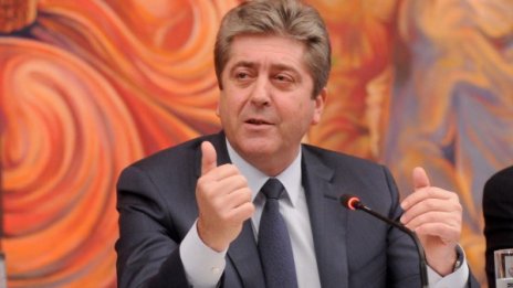 Парламентът падна ниско като при Виденов, смята Първанов