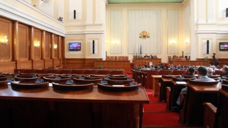 За последно: ГЕРБ без Борисов даде кворум и си тръгна