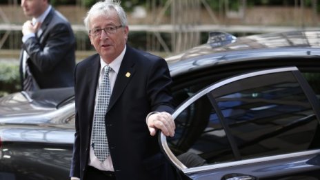 Юнкер се е "борил като лъв", за да задържи Гърция в еврозоната