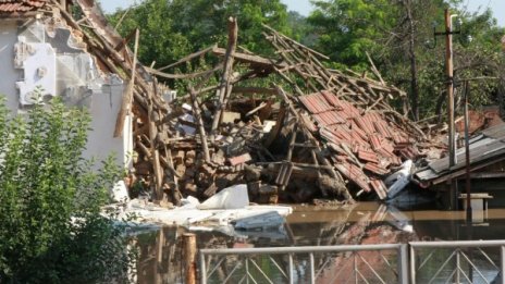 Водната стихия отнесла над 80 постройки в Мизия