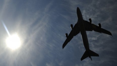 Самолетите на "Боинг" ще летят с тютюн