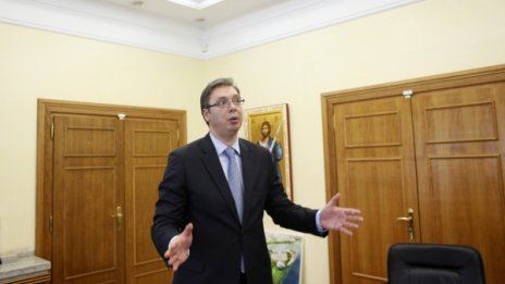 Шпагатът на Белград между Москва и Брюксел