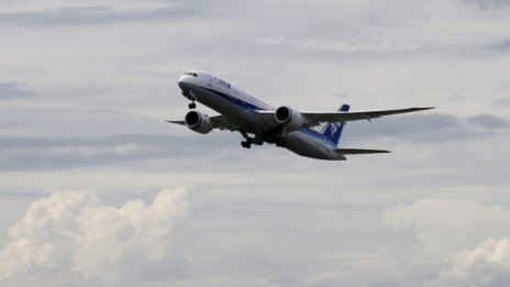 Лаптоп  приземи самолет на Turkish Airlines на Летище София 