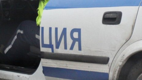 Отстраниха полицай, отклонявал минерална вода за бедстващи