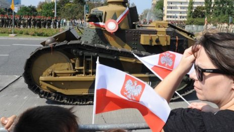 Полша чества с голям военен парад Деня на полската войска
