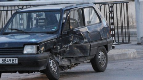 Двама загинаха в катастрофи за денонощие
