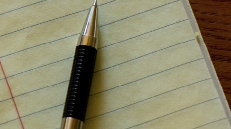 Задържаха 27-годишна, правела фалшиви дипломи