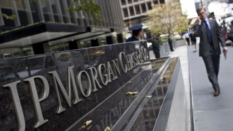 Wall Street къта млади банкери с по-високи заплати 