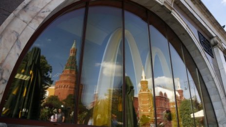 Защо Москва тръгна на поход срещу McDonalds's