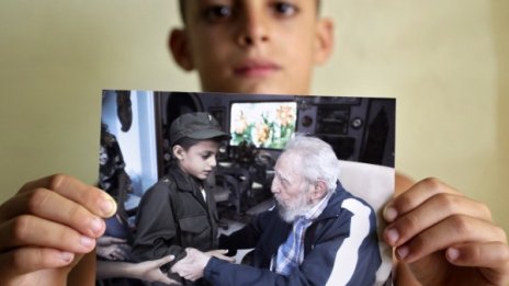 Фидел Кастро посрещна в дома си свой почитател на 8 години