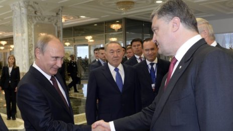Путин и Порошенко се срещнаха, разговаряха два часа 