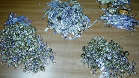 Хванаха златни и сребърни бижута на Капитан Анрдеево 