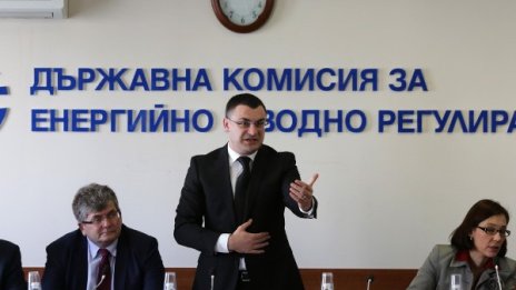 Боев и Младенова дават оставки от ДКЕВР, Божков още мисли