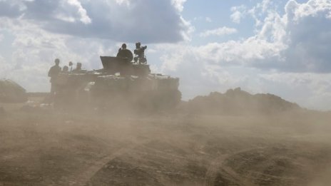 Украинската армия се изтегли от най-голямото летище в Луганск
