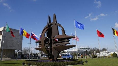 Целта на НАТО е да възпира Русия, без да я провокира