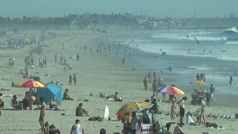 Подранило лято: В Калифорния e над 30 градуса, плажовете се напълниха