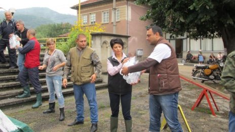 Кампания по време на потоп: ГЕРБ нагази в калта