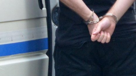 Задържаха майка и син за хулиганство