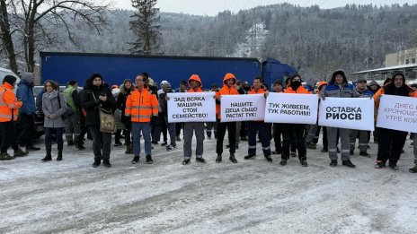 Напрежение пред &ldquo;Кроношпан" във Велико Търново, пломбираха завода
