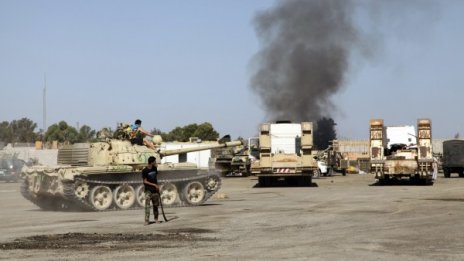 Интензивни боеве се водят на подстъпите към либийската столица