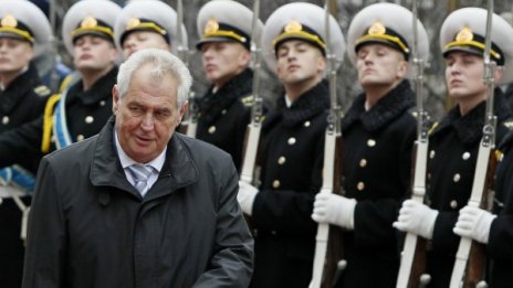 Чешкият президент получи плик с бял прах от името на ИД 