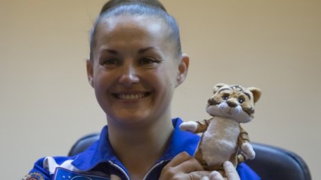 Привет, Елена Серова! МКС посрещна първата рускиня на борда