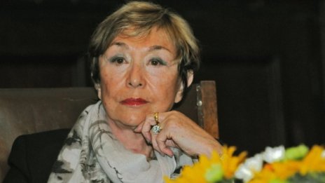 България е страна на кръстопът с бунтовен народ