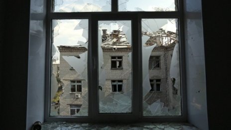 Дванадесет души загинаха при най-тежкия обстрел в Източна Украйна от седмица