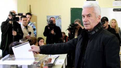 Сидеров гласувал за държавни ЕРП-та и високи доходи