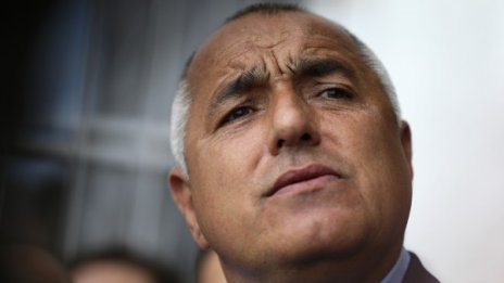 Някой иска "да чупи ръчичките" на Борисов